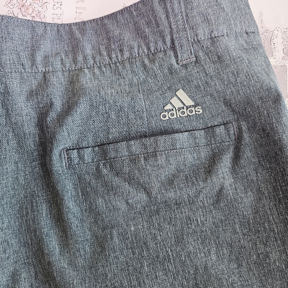 Adidas Athletic/Casual Men's Gray Shorts, Size 34 - Picture 6 of 6